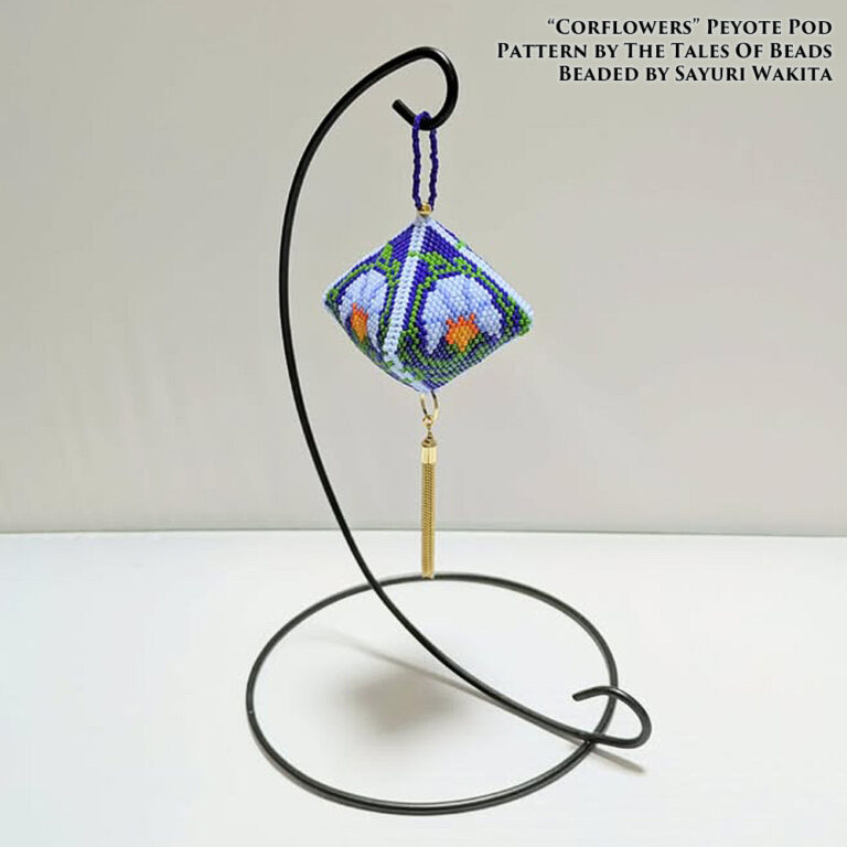 A peyote pod with an elegant floral motif